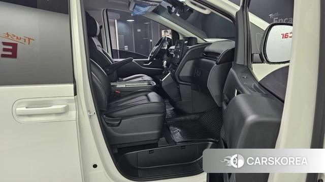 Hyundai Staria 2022 Белый из Кореи, фото 2