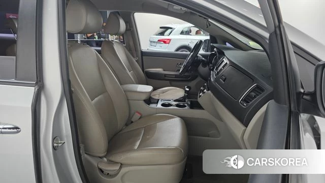 Kia The New Carnival 2018 Серебряный из Кореи, фото 2