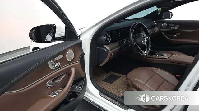 Mercedes-Benz E-Class W213 2021 Белый из Кореи, фото 2