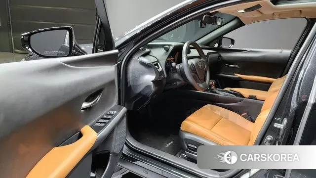Lexus UX250h 2021 Черный из Кореи, фото 2