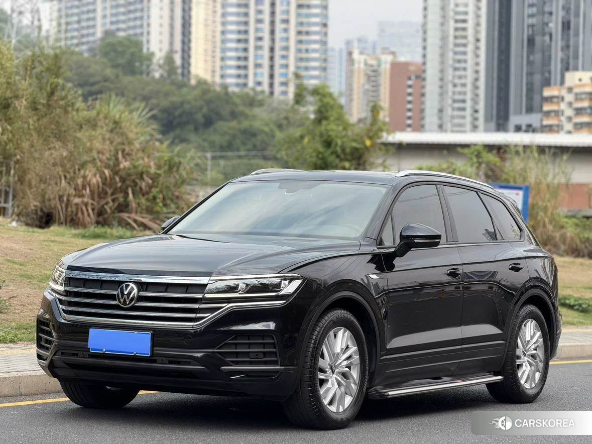 Volkswagen Touareg 2022 Черный из Китая, фото 2