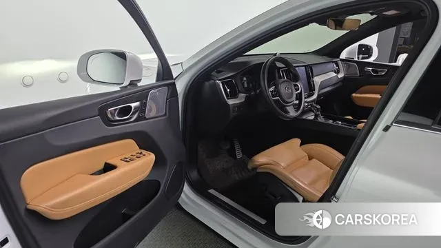 Volvo XC60 second Generation 2019 Белый из Кореи, фото 2
