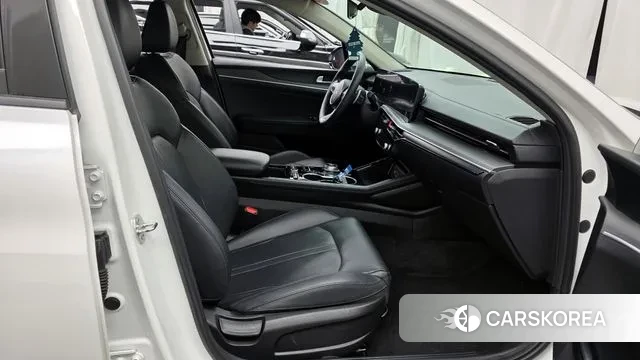 Kia The New K5 3rd generation 2024 Белый из Кореи, фото 2