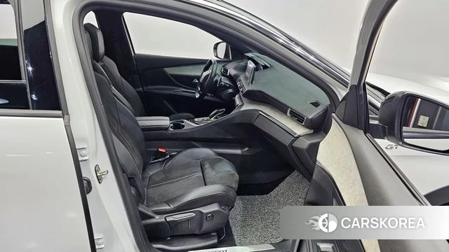 Peugeot 5008 second generation 2021 Белый из Кореи, фото 2