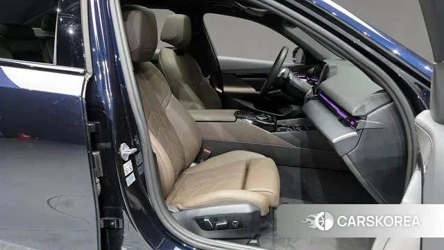 BMW 5 Series (G60) 2024 Черный из Кореи, фото 2