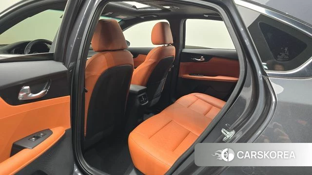 Kia The New K3 2nd generation 2023 Серый из Кореи, фото 2