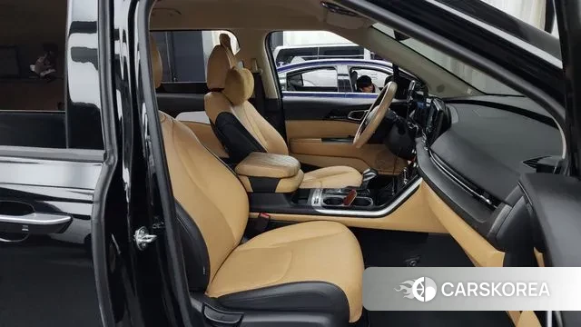 Kia Carnival 4th generation 2023 Черный из Кореи, фото 2