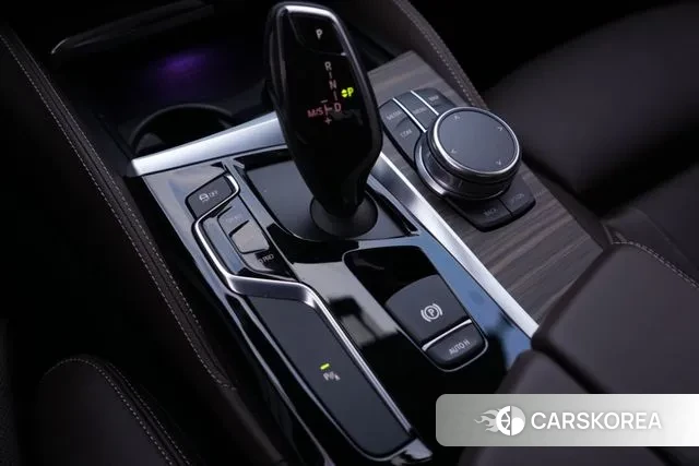 BMW 5 Series (G30) 2018 Серебряный из Кореи, фото 2