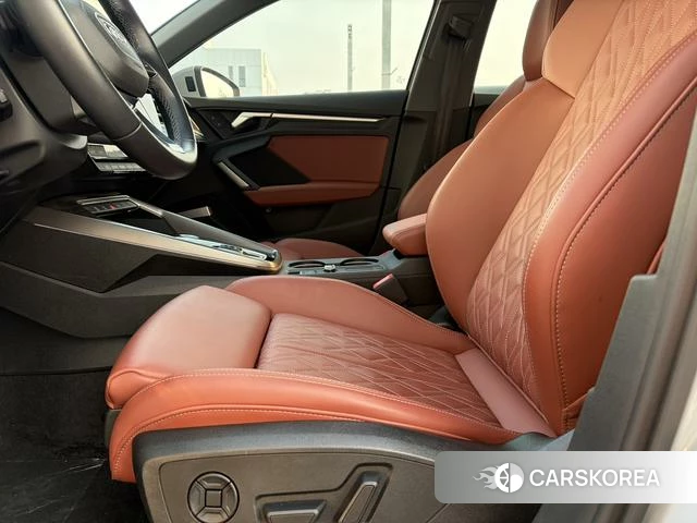 Audi A3 2024 Серебристо-серый из Китая, фото 2