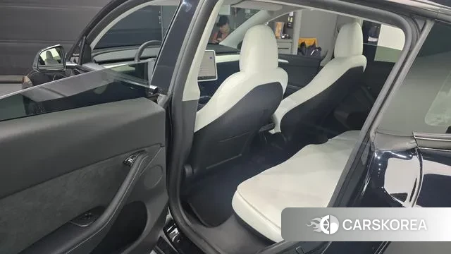 Tesla Model Y 2023 Черный из Кореи, фото 2