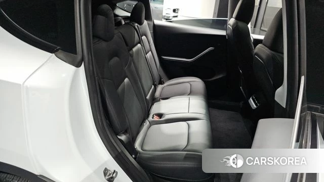 Tesla Model Y 2023 Белый из Кореи, фото 2