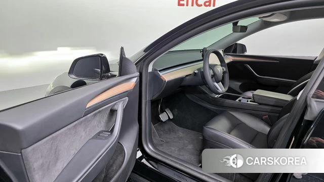 Tesla Model Y 2023 Черный из Кореи, фото 2