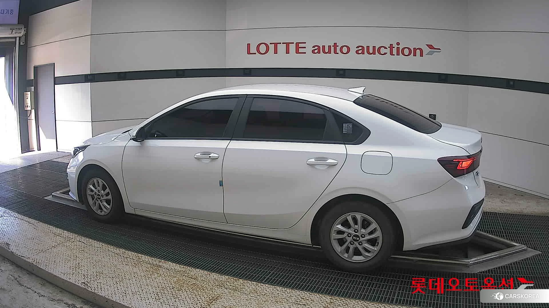 Kia K3 2021 Snow White Pearl из Кореи, фото 2