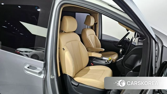 Hyundai Staria 2022 Серебряный из Кореи, фото 2