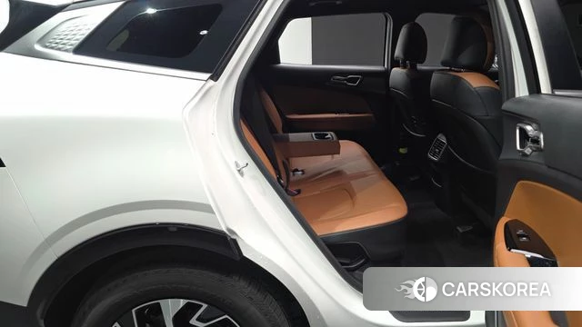 Kia Sportage 5th Generation Hybrid 2024 Белый из Кореи, фото 2