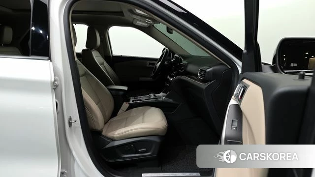 Ford Explorer 6th Generation 2023 Белый из Кореи, фото 2