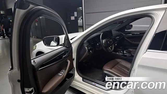 BMW 5 Series (G30) 2021 Белый из Кореи, фото 2