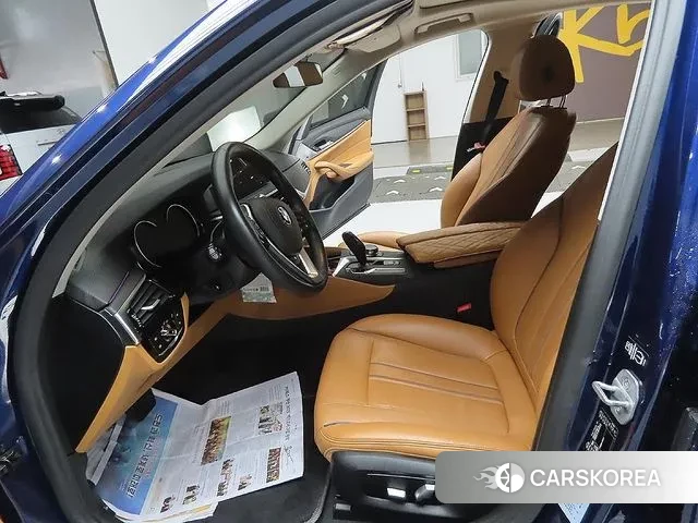 BMW 5 Series (G30) 2018 Синий из Кореи, фото 2