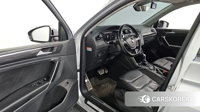 Volkswagen Tiguan second Generation 2018 Серебряный из Кореи, фото 2