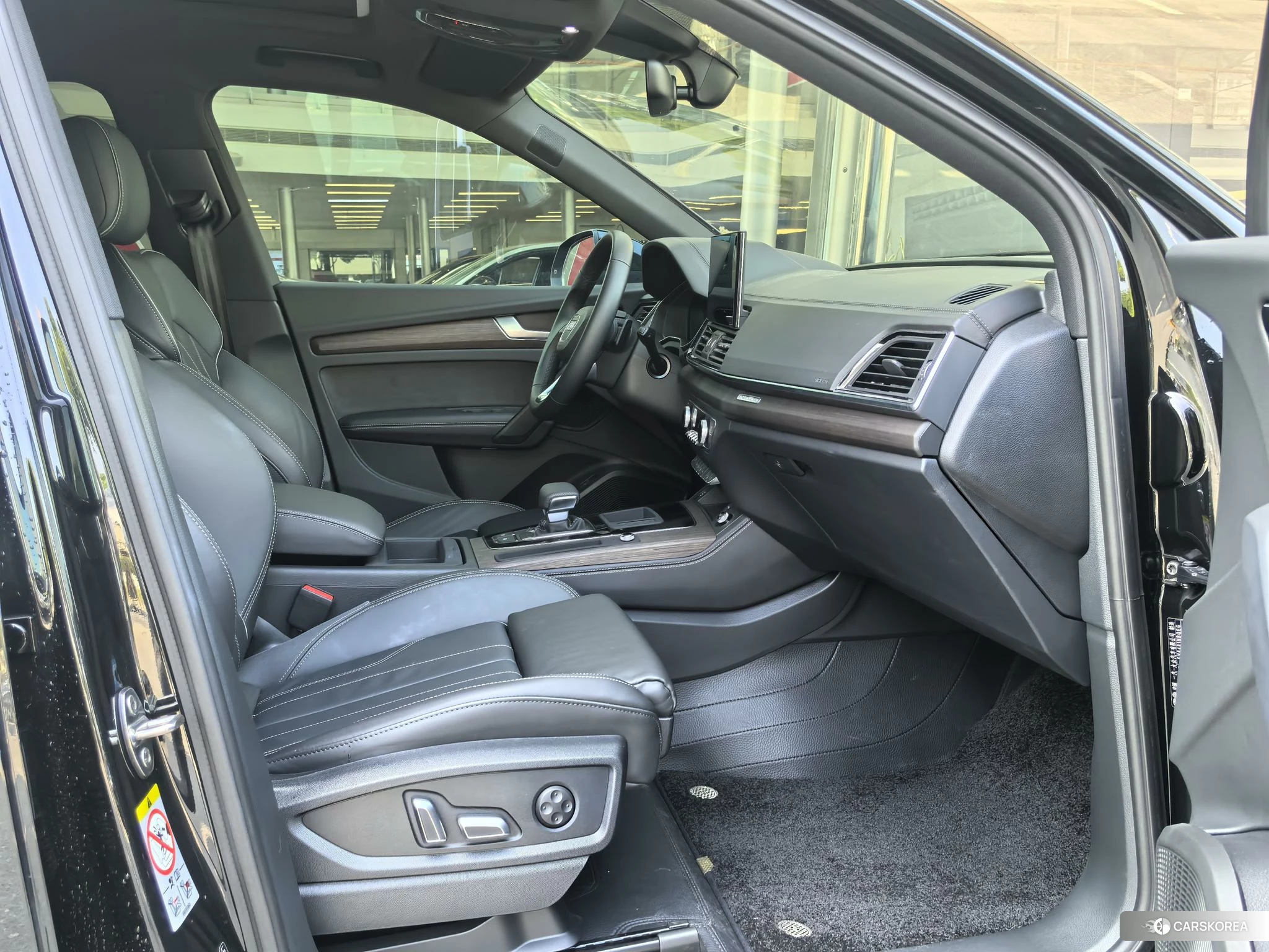 Audi Q5L 2023 Черный из Китая, фото 2