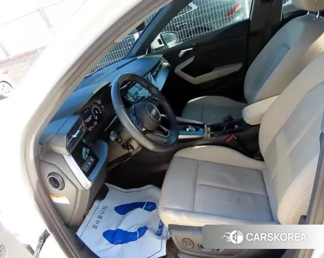 Audi A3 (8Y) 2023 Белый из Кореи, фото 2