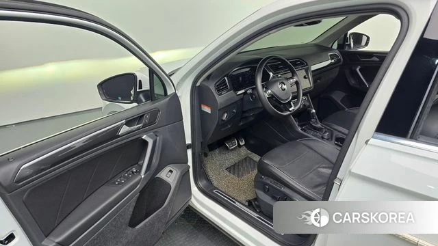 Volkswagen Tiguan second Generation 2018 Белый из Кореи, фото 2