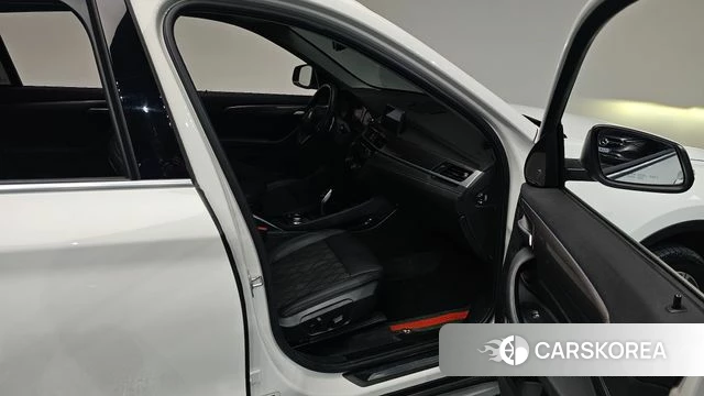 BMW X1 (F48) 2021 Белый из Кореи, фото 2