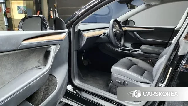 Tesla Model Y 2024 Черный из Кореи, фото 2