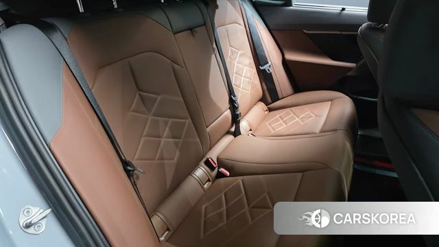 BMW 5 Series (G60) 2023 Светло-серебряный цвет из Кореи, фото 2