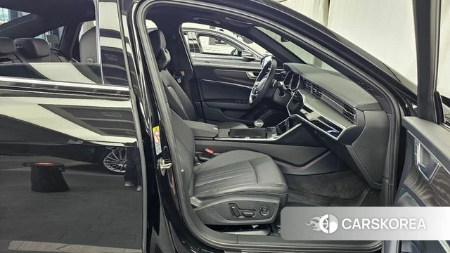 Audi A6 (C8) 2023 Черный из Кореи, фото 2