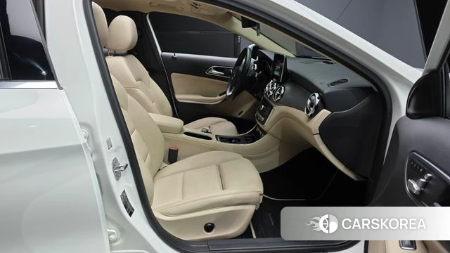 Mercedes-Benz GLA-Class X156 2019 Белый из Кореи, фото 2
