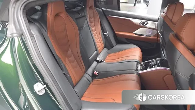 BMW 8 Series (G15) 2023 Зеленый из Кореи, фото 2