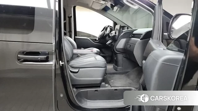 Hyundai Staria 2021 Черный из Кореи, фото 2