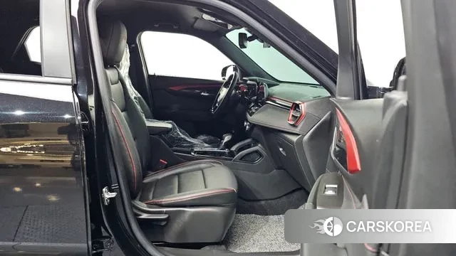 Chevrolet (GM Daewoo) The New Trail Blazer 2023 Черный из Кореи, фото 2