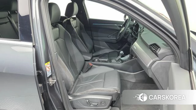 Audi Q3 (F3) 2022 Серый из Кореи, фото 2
