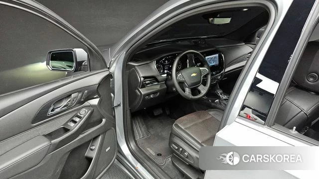 Chevrolet (GM Daewoo) Traverse 2023 Серебряный из Кореи, фото 2