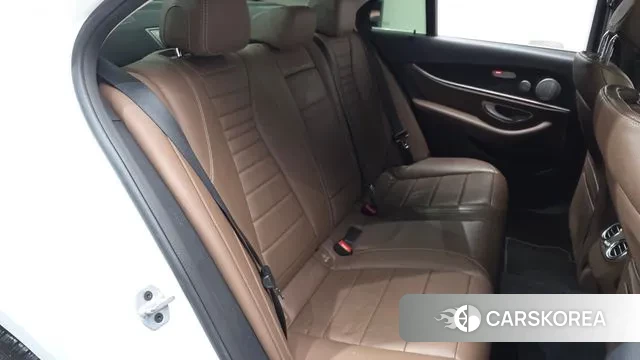 Mercedes-Benz E-Class W213 2018 Белый из Кореи, фото 2