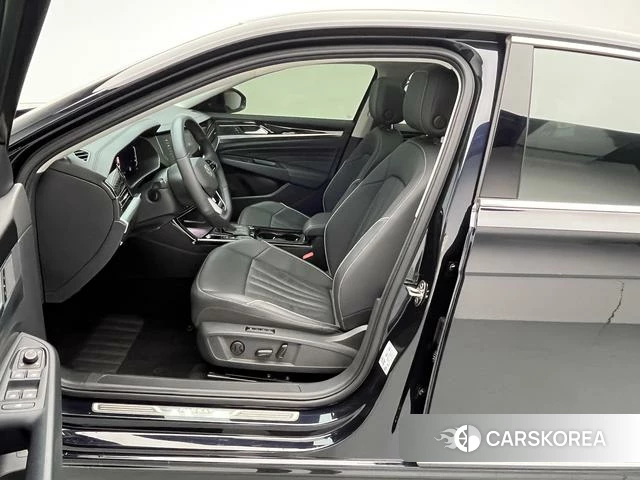 Volkswagen Passat 2024 Черный из Китая, фото 2