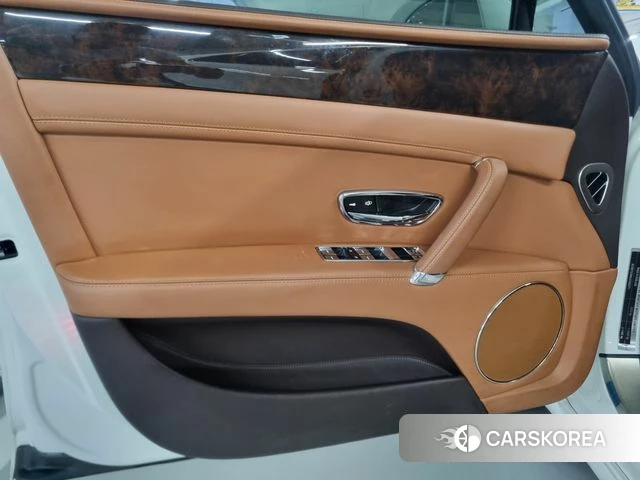 Bentley Flying Spur 2nd Generation 2018 Белый из Кореи, фото 2