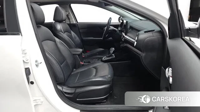 Kia The New K3 2nd generation 2022 Белый из Кореи, фото 2