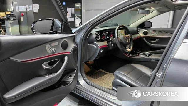 Mercedes-Benz E-Class W213 2018 Серый из Кореи, фото 2