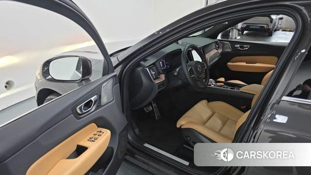 Volvo XC60 second Generation 2024 Коричневый из Кореи, фото 2