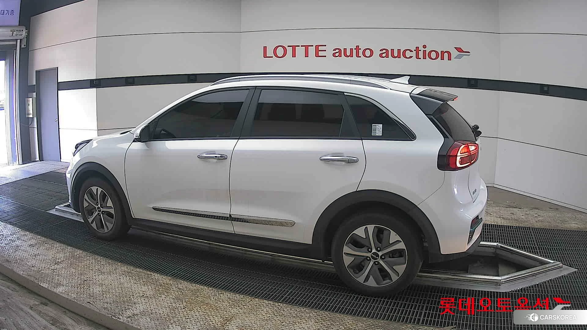 Kia Niro EV 2022 Snow White Pearl (optional) из Кореи, фото 2