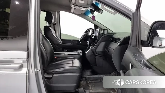 Hyundai Staria 2022 Серебряный из Кореи, фото 2