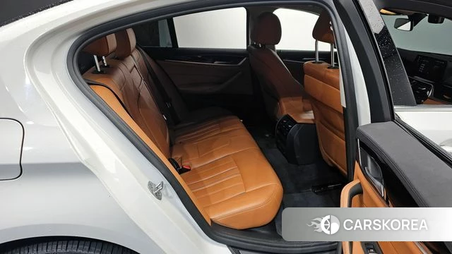 BMW 5 Series (G30) 2018 Белый из Кореи, фото 2