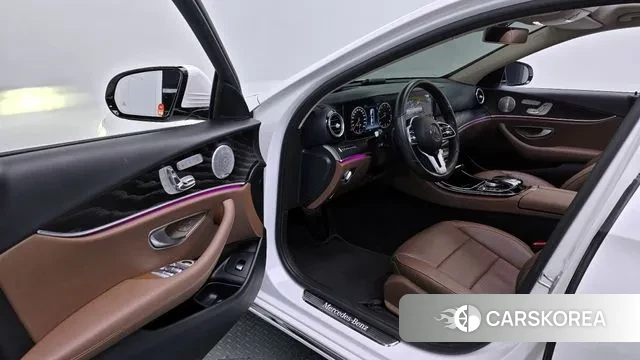 Mercedes-Benz E-Class W213 2020 Белый из Кореи, фото 2