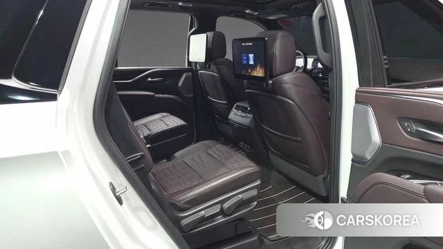 Cadillac Escalade 5th Generation 2023 Белый из Кореи, фото 2