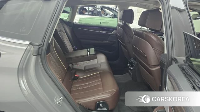 BMW 6 Series GT (G32) 2021 Серебристо-серый из Кореи, фото 2