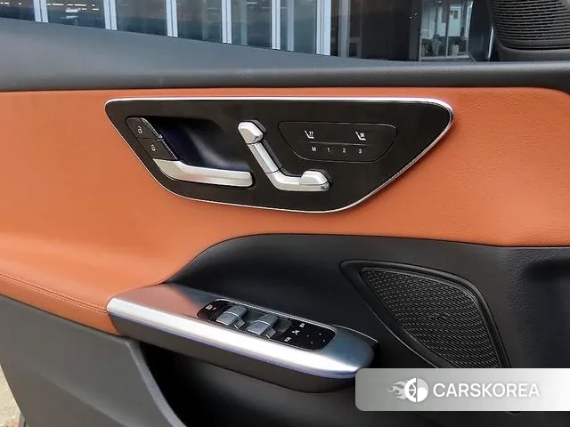 Mercedes-Benz C-Class W206 2022 Серебристо-серый из Кореи, фото 2