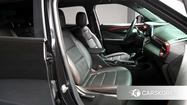 Chevrolet (GM Daewoo) The New Trail Blazer 2024 Черный из Кореи, фото 2